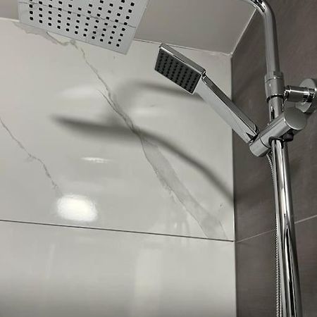 004- Brand New 1 Bedroom Apartment F1 일링 외부 사진