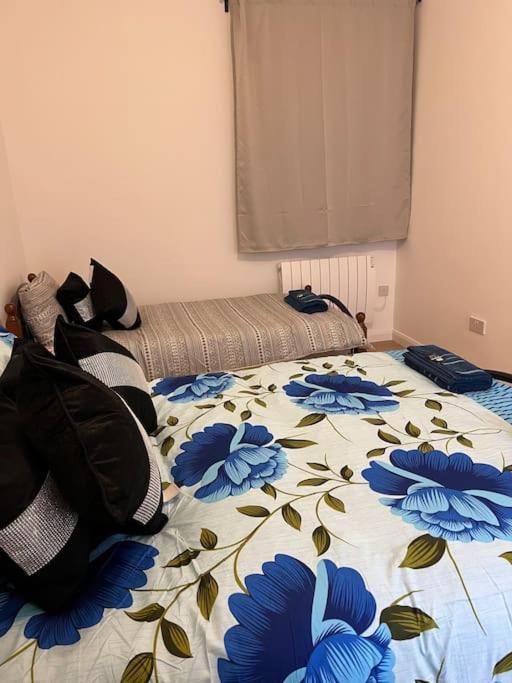 004- Brand New 1 Bedroom Apartment F1 일링 외부 사진