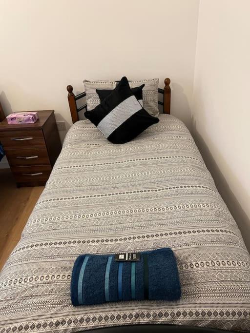 004- Brand New 1 Bedroom Apartment F1 일링 외부 사진