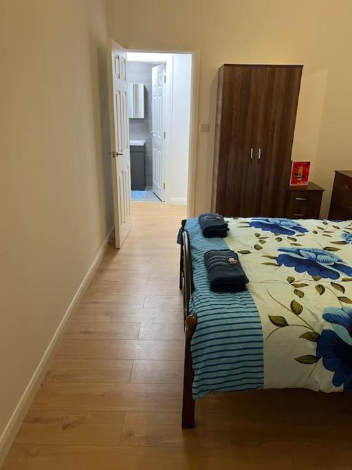 004- Brand New 1 Bedroom Apartment F1 일링 외부 사진