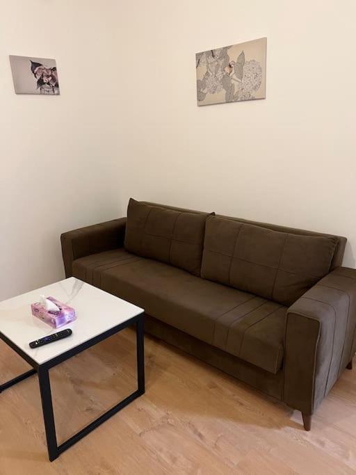 004- Brand New 1 Bedroom Apartment F1 일링 외부 사진