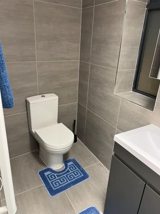 004- Brand New 1 Bedroom Apartment F1 일링 외부 사진