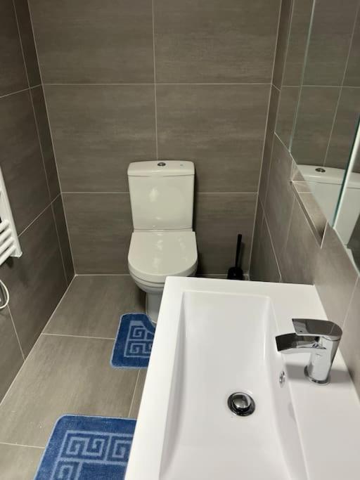 004- Brand New 1 Bedroom Apartment F1 일링 외부 사진